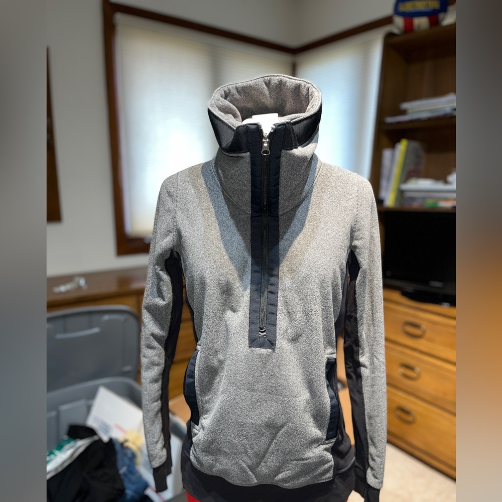 Lululemon 1/4 zip pull over fleece